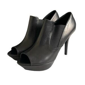 Vera Wang Lavender label high heel peep toe booties size 8.5